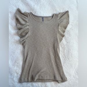 Ruffled sleeve tank!